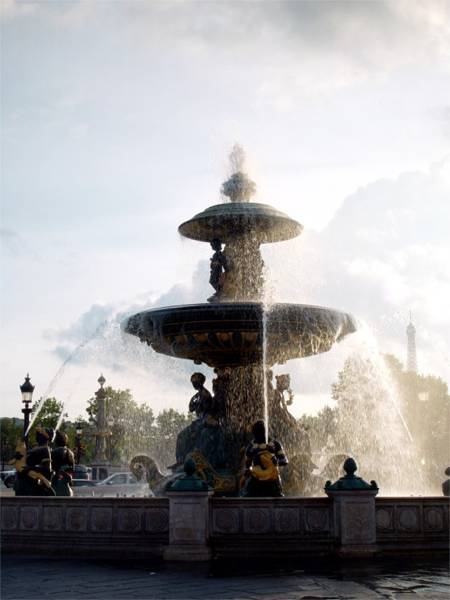 A fountain at Place de la Concorde