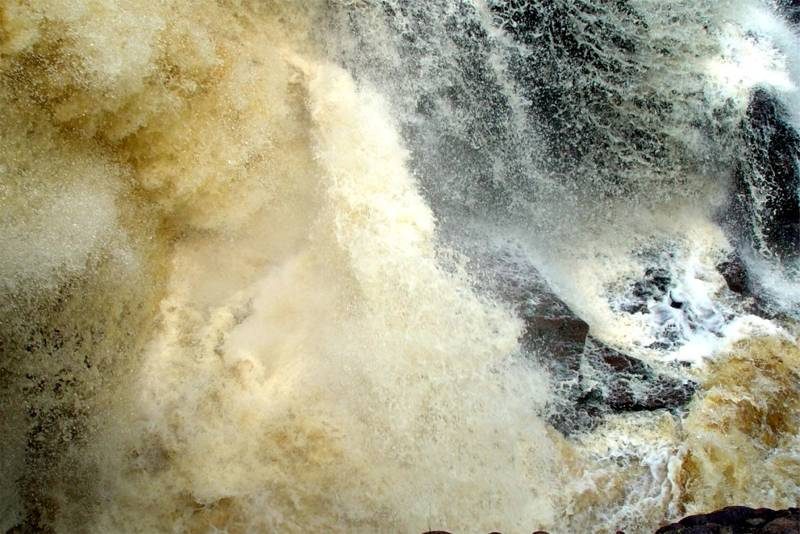 Rainbow Falls up close