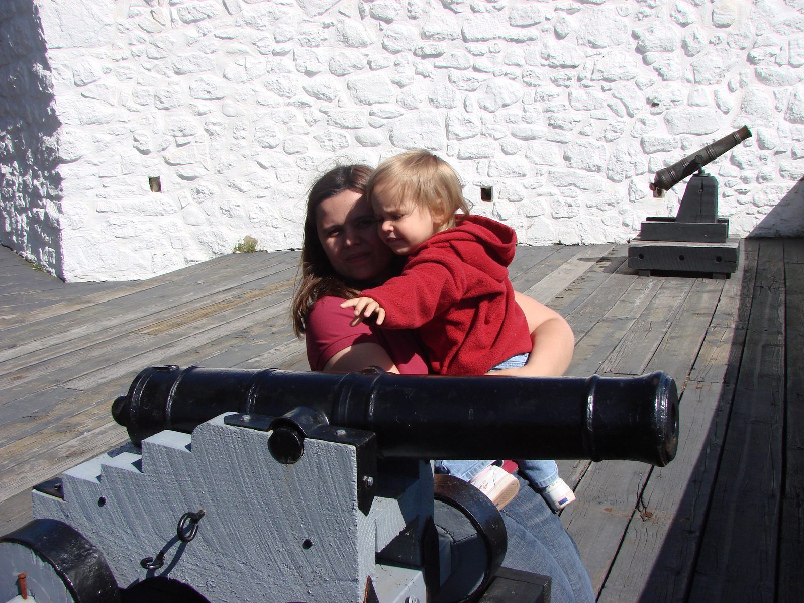 Lisa and Kathy at the fort's cannon