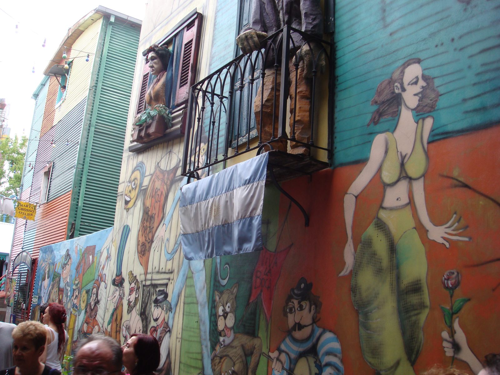 Street art along the Caminito walk