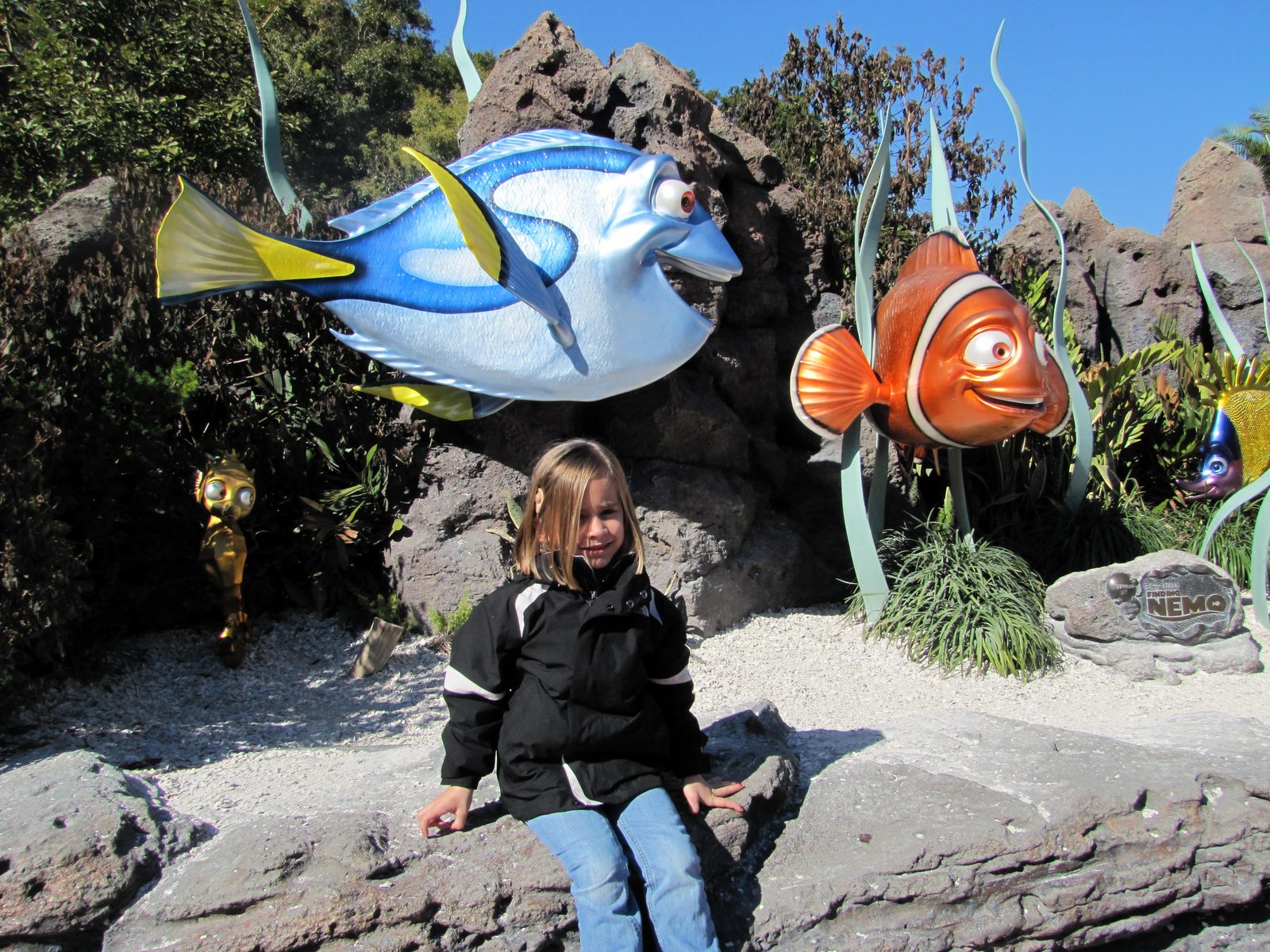 Lisa next to giant Dory and Nemo statues