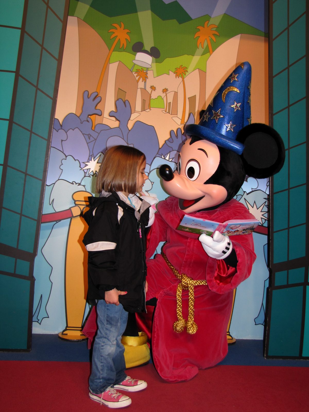 Lisa meets Sorcerer Mickey