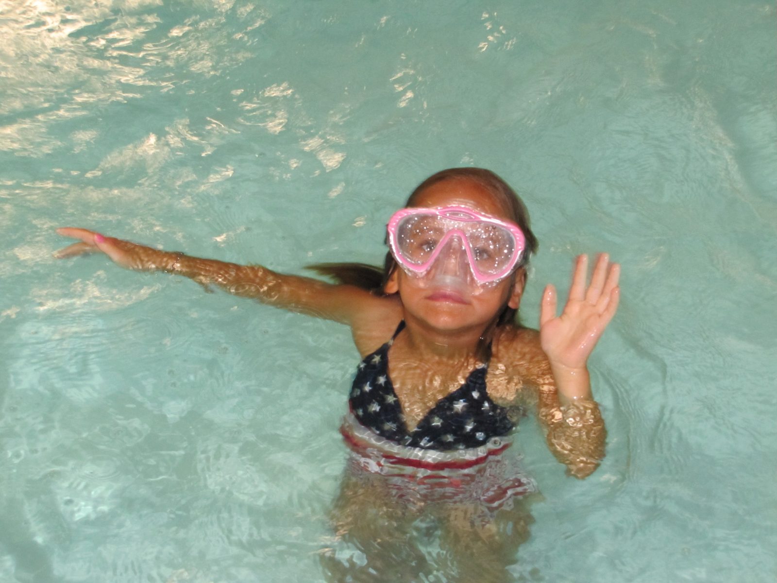 Lisa swimming with her goggles on
