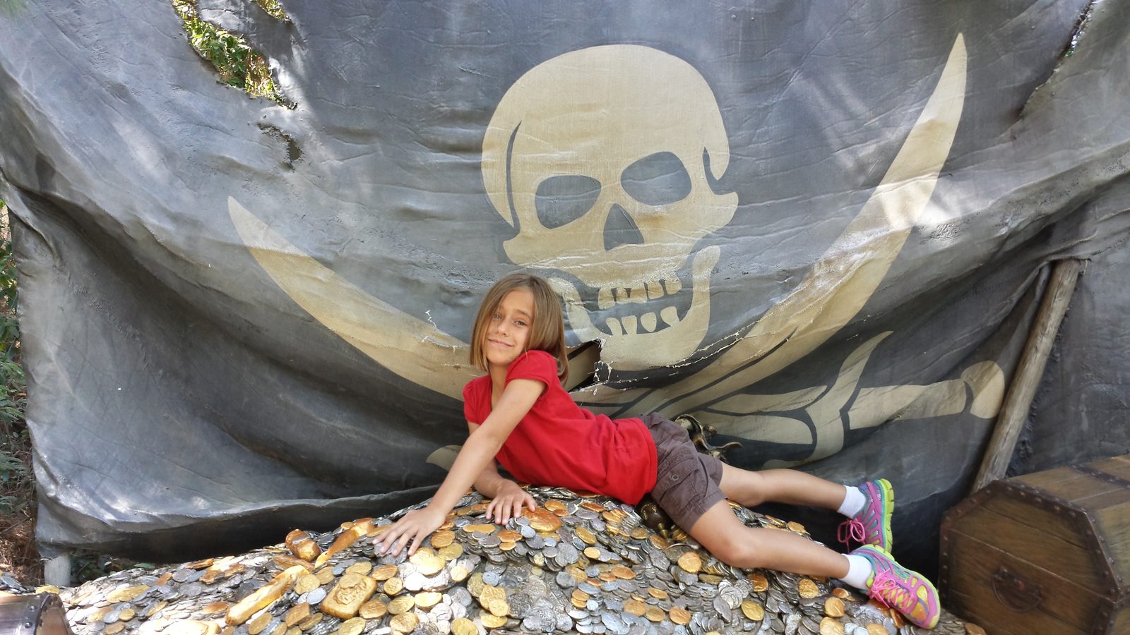 Lisa on the coins under the skull flag