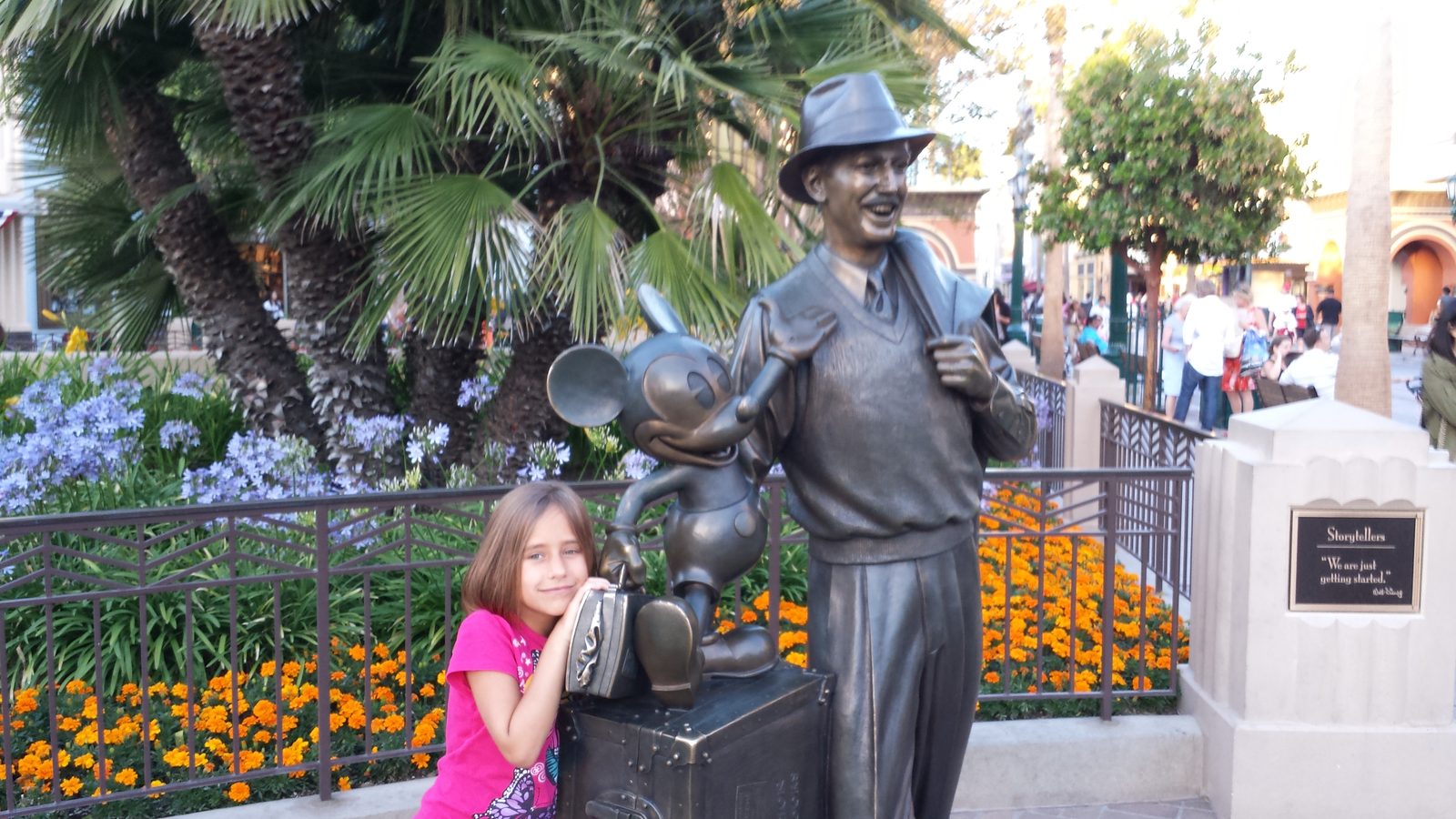Lisa by the Storytellers statue