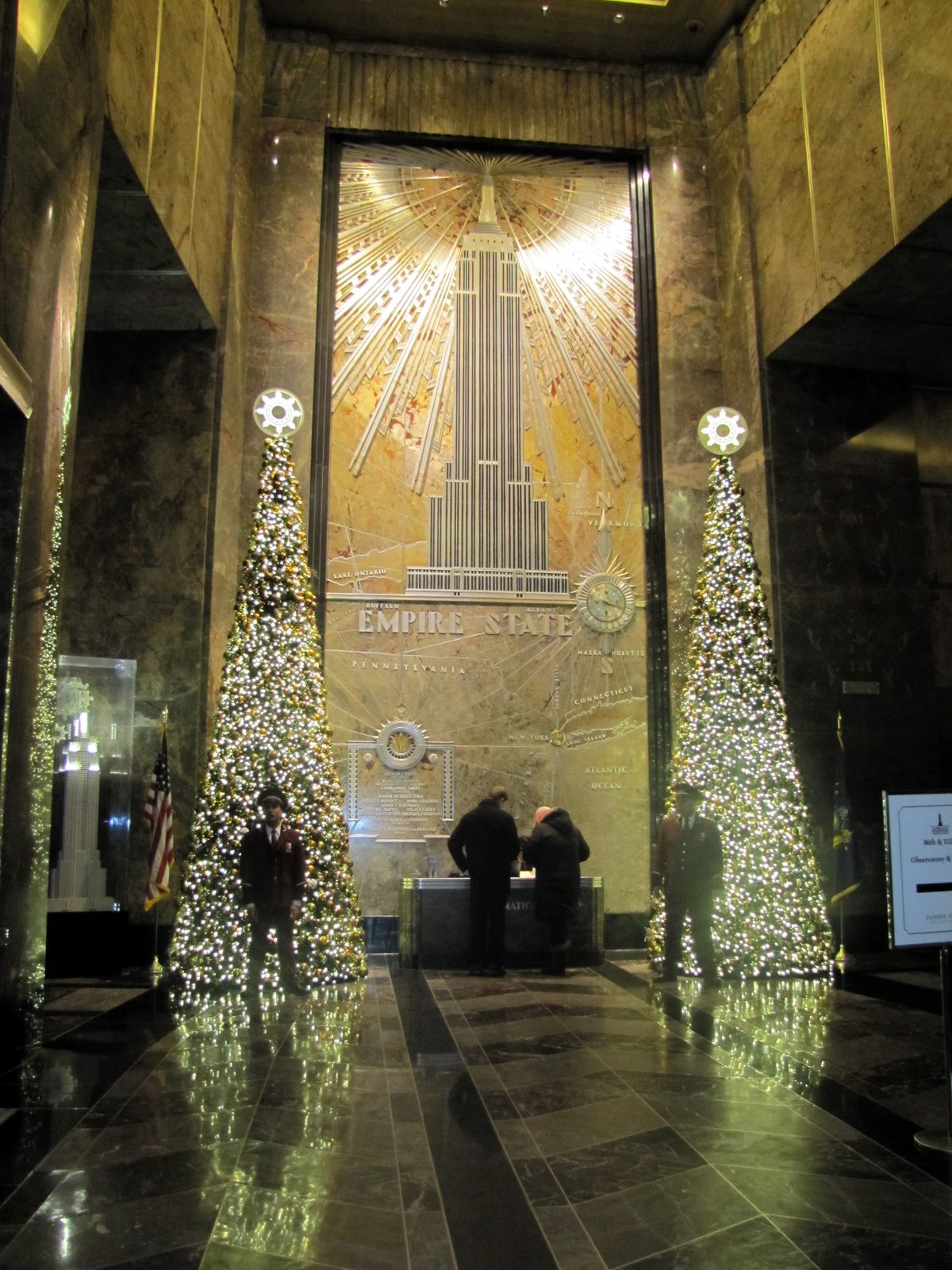The gold lobby with its Christmas tree