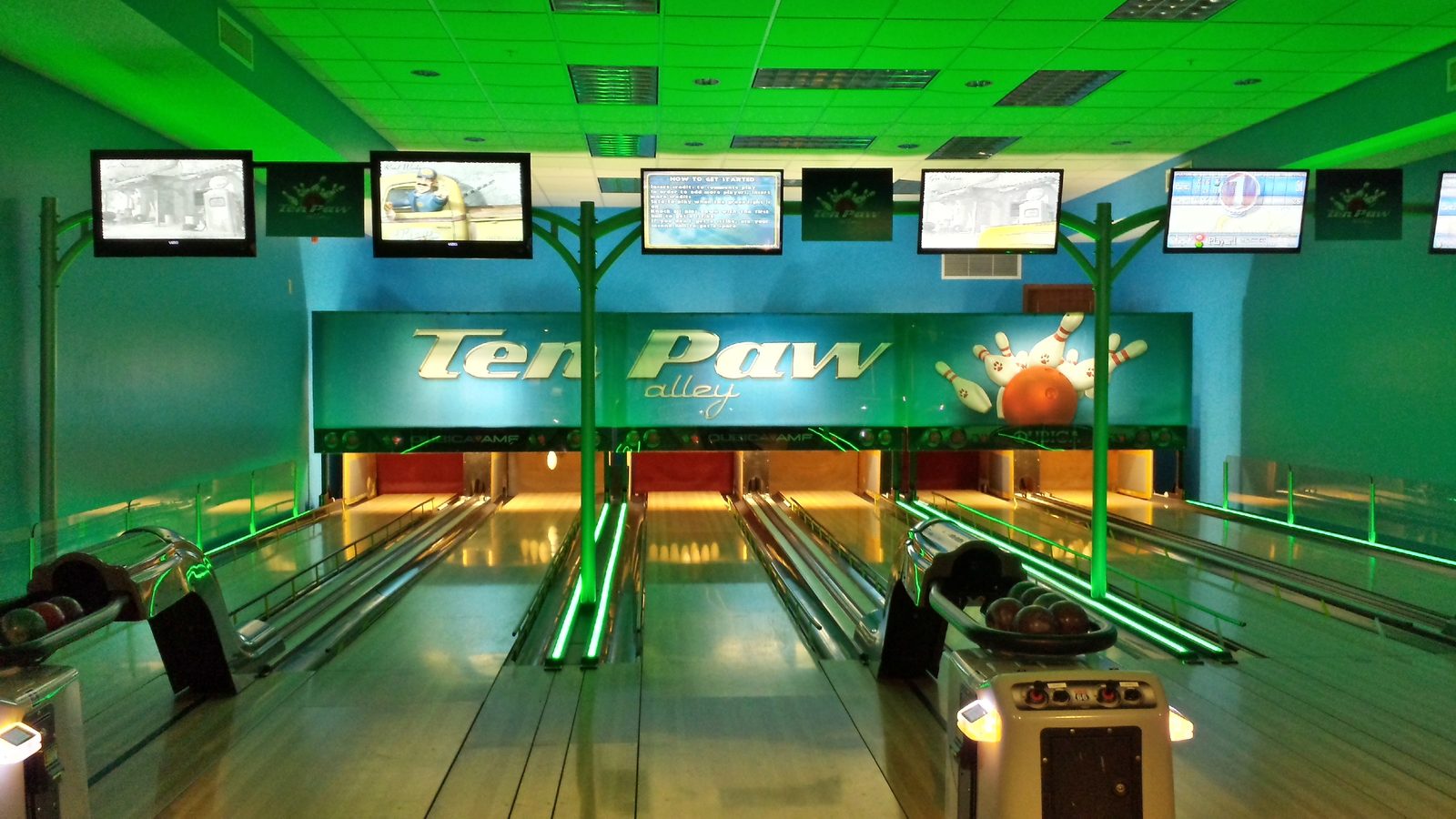 Ten Paw Alley, the lodge's bowling lanes