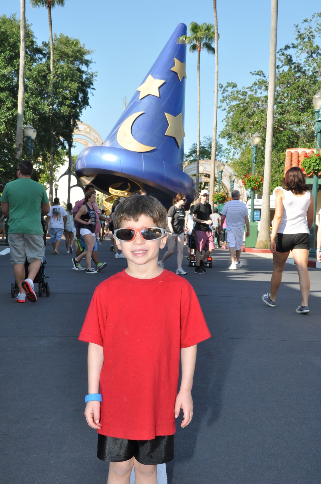 Thomas under the giant sorcerer's hat