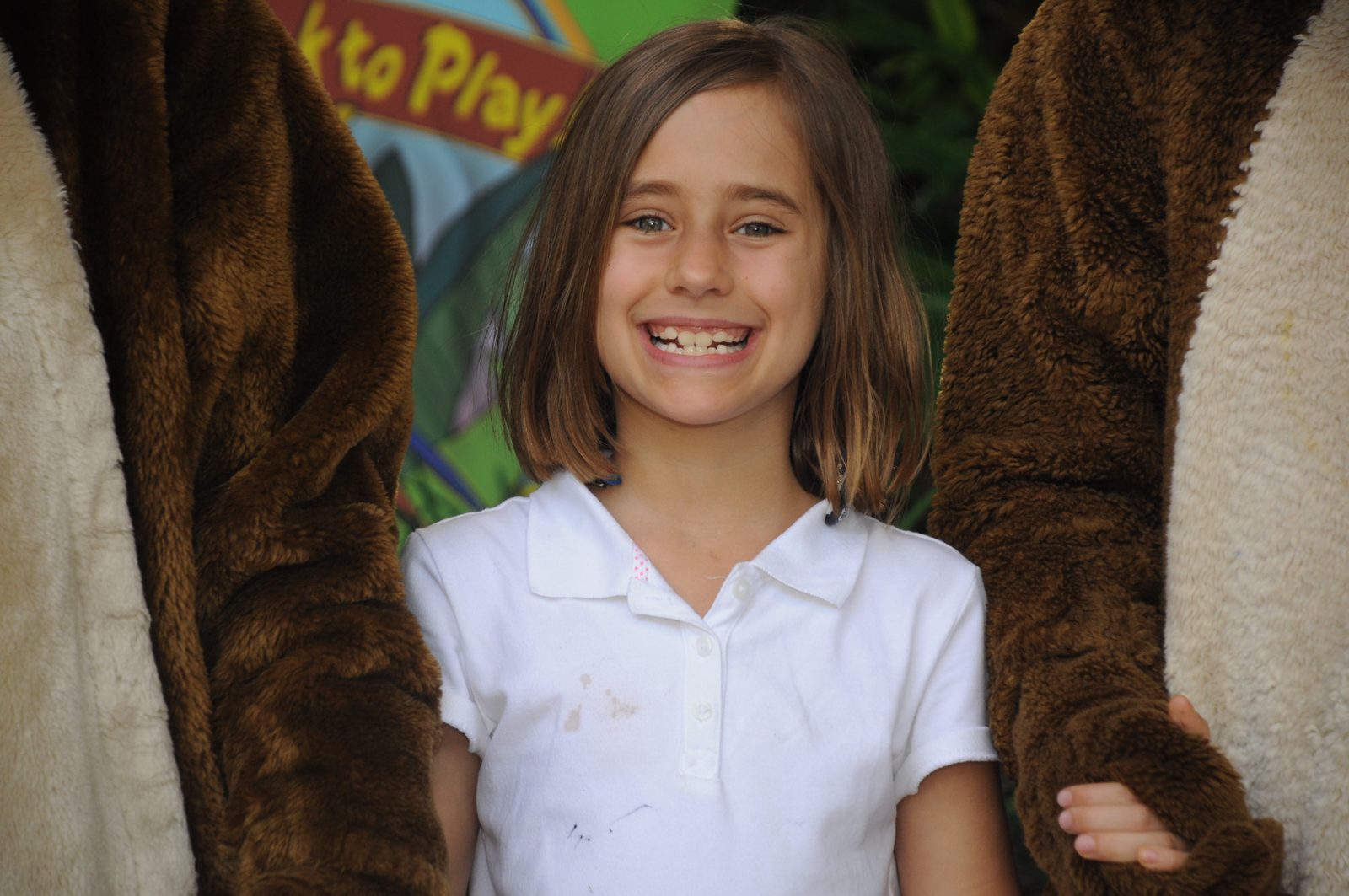 Lisa meets Chip and Dale on the Jungle Trek