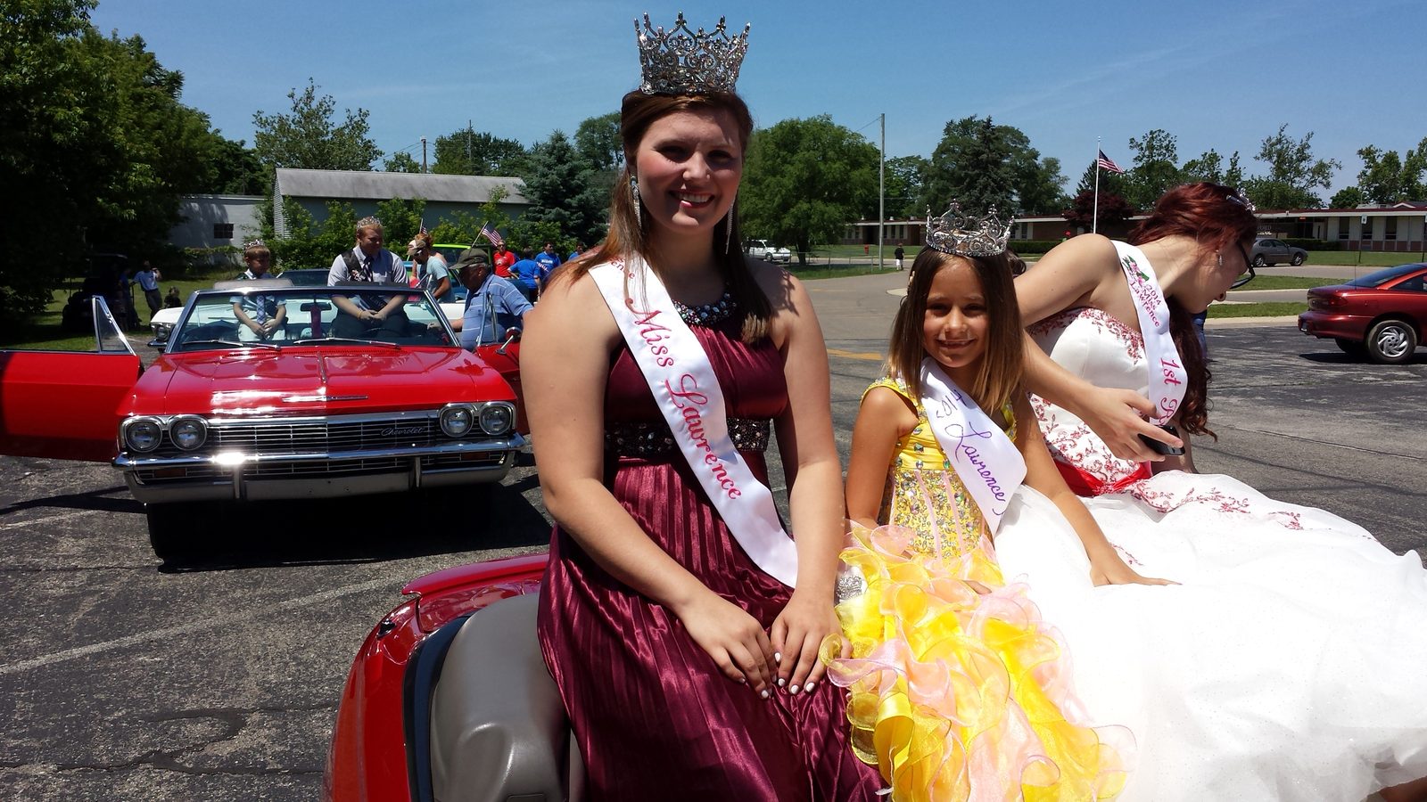Pageant queens riding in the Coloma parade
