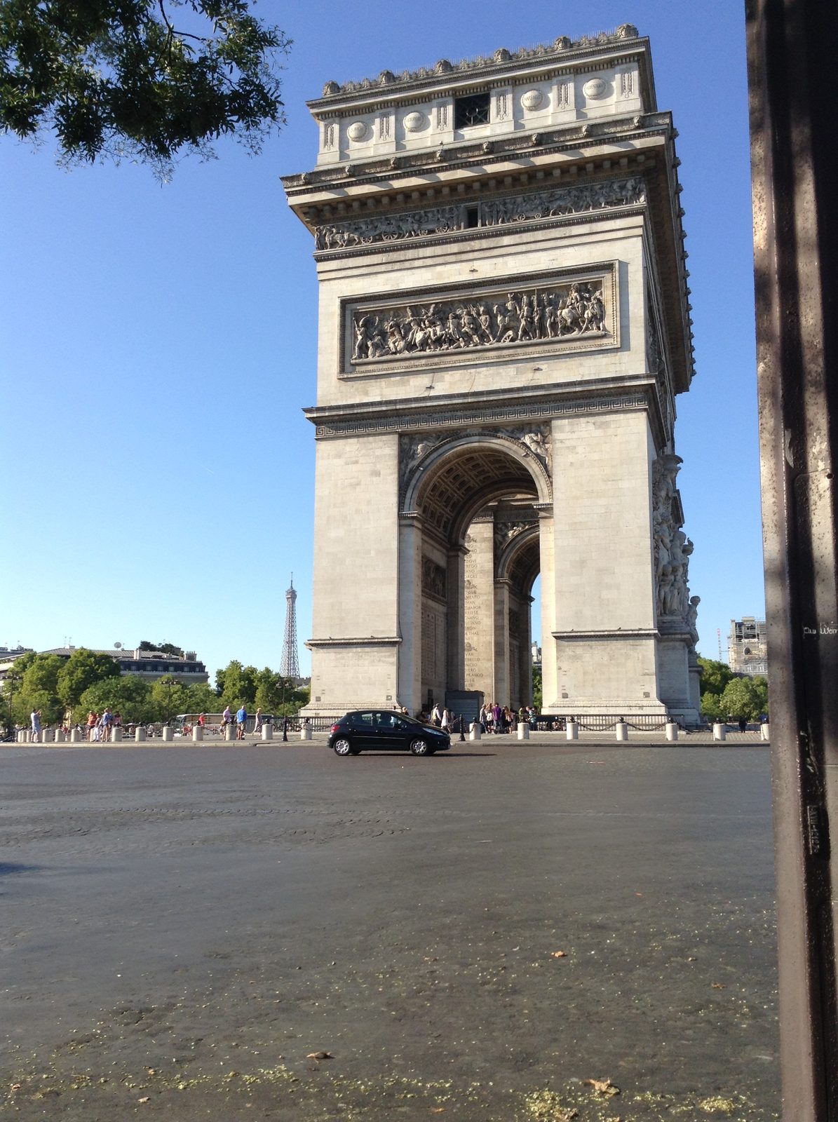 Lisa's first look at the Arc de Triomphe