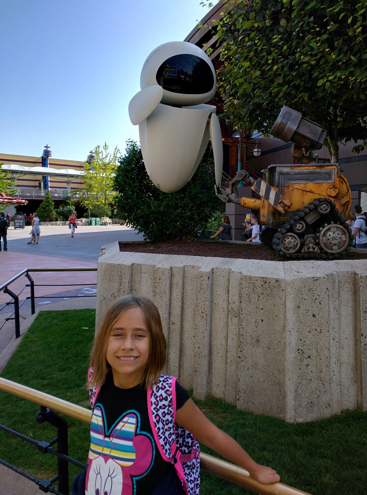 Lisa with EVE outside Discoveryland