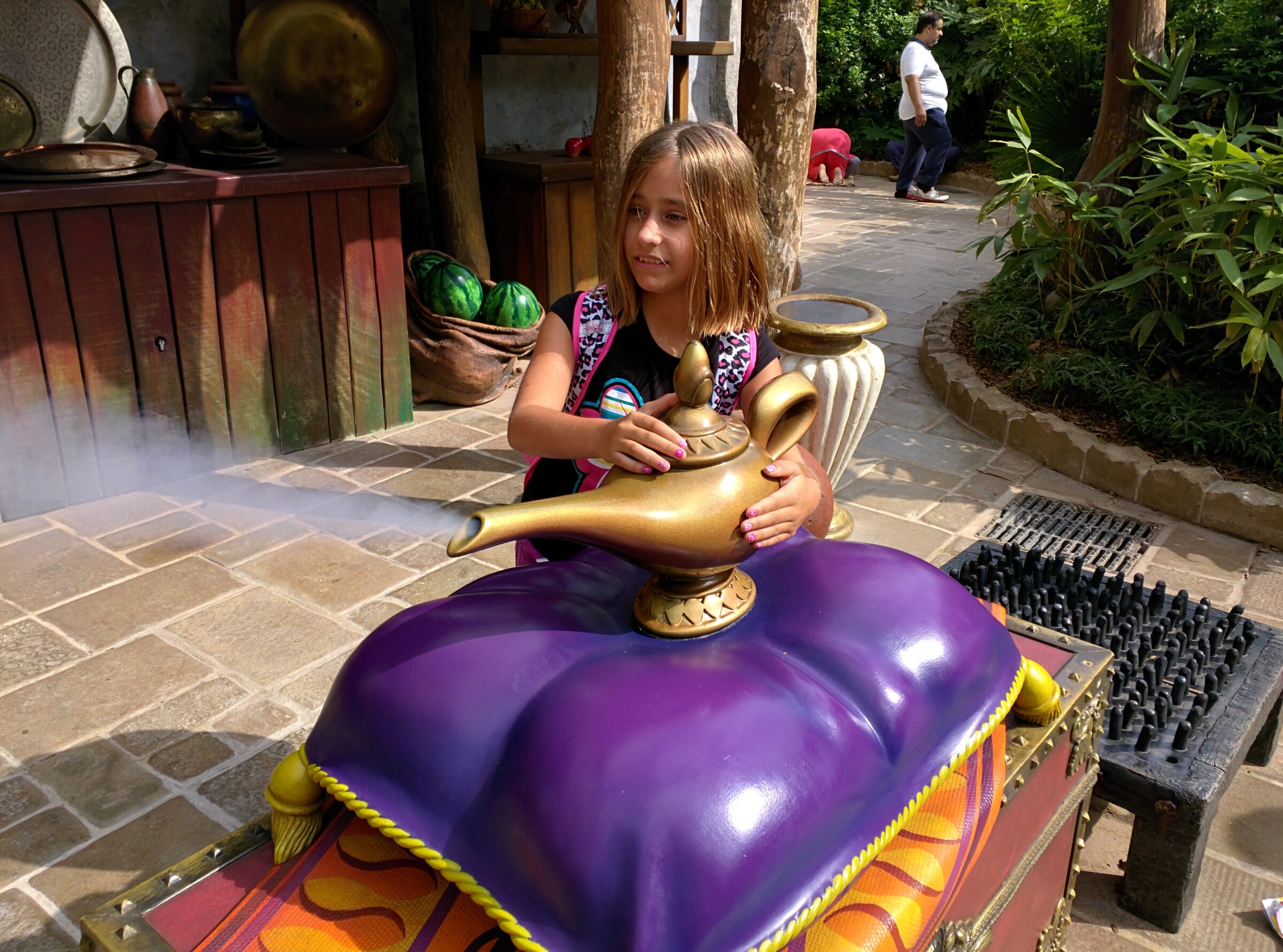 Lisa rubs the genie's lamp in Adventureland