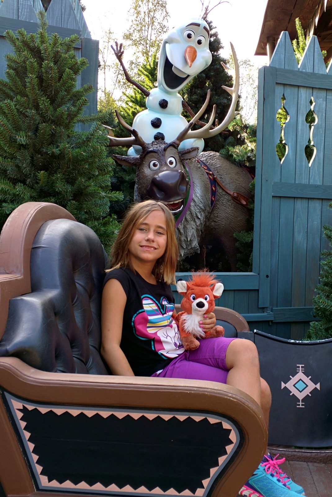Lisa's photo with Olaf and Sven