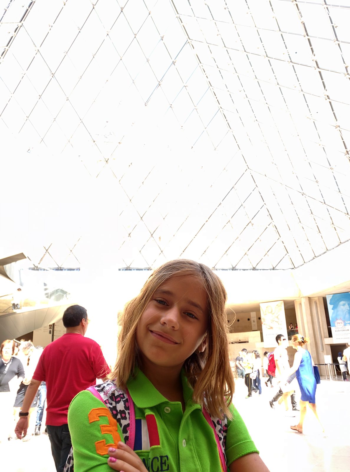 Lisa under the Louvre pyramid