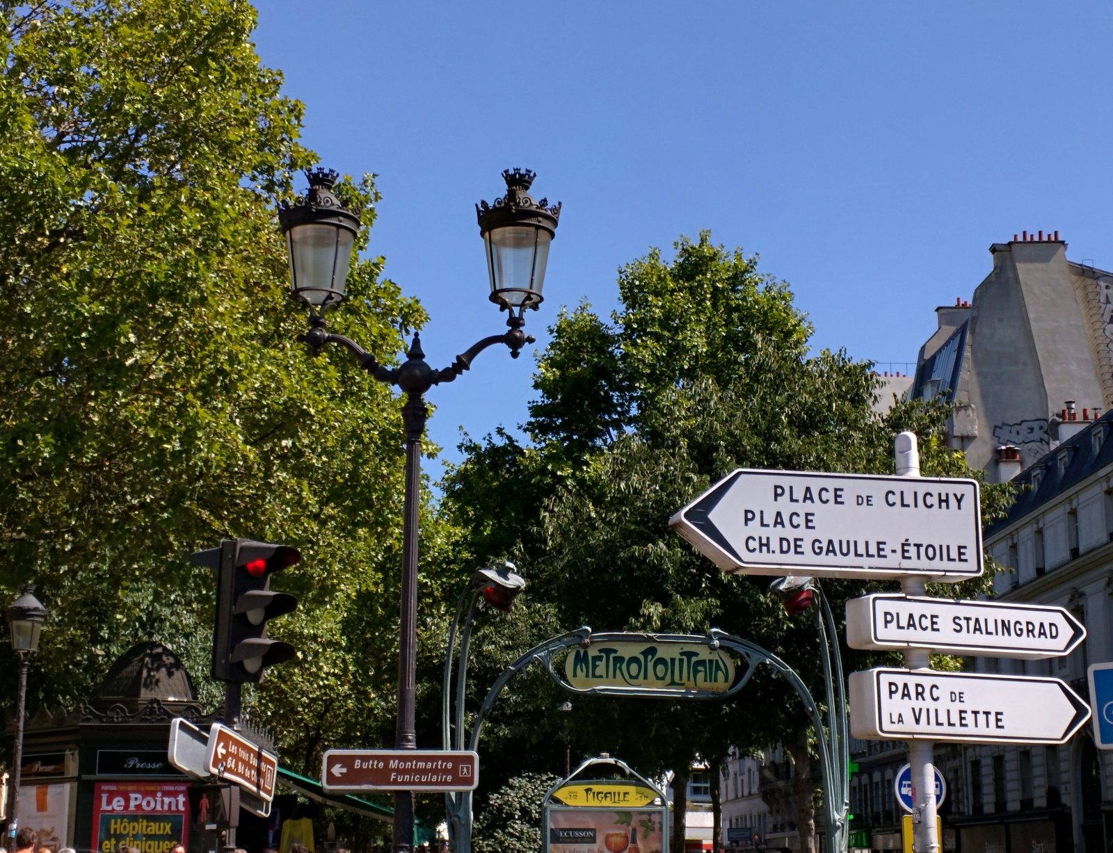 Métro sign in Montmartre
