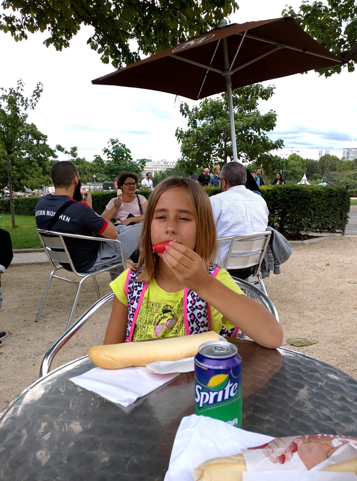 Lisa at our hot dog lunch table, Trocadéro