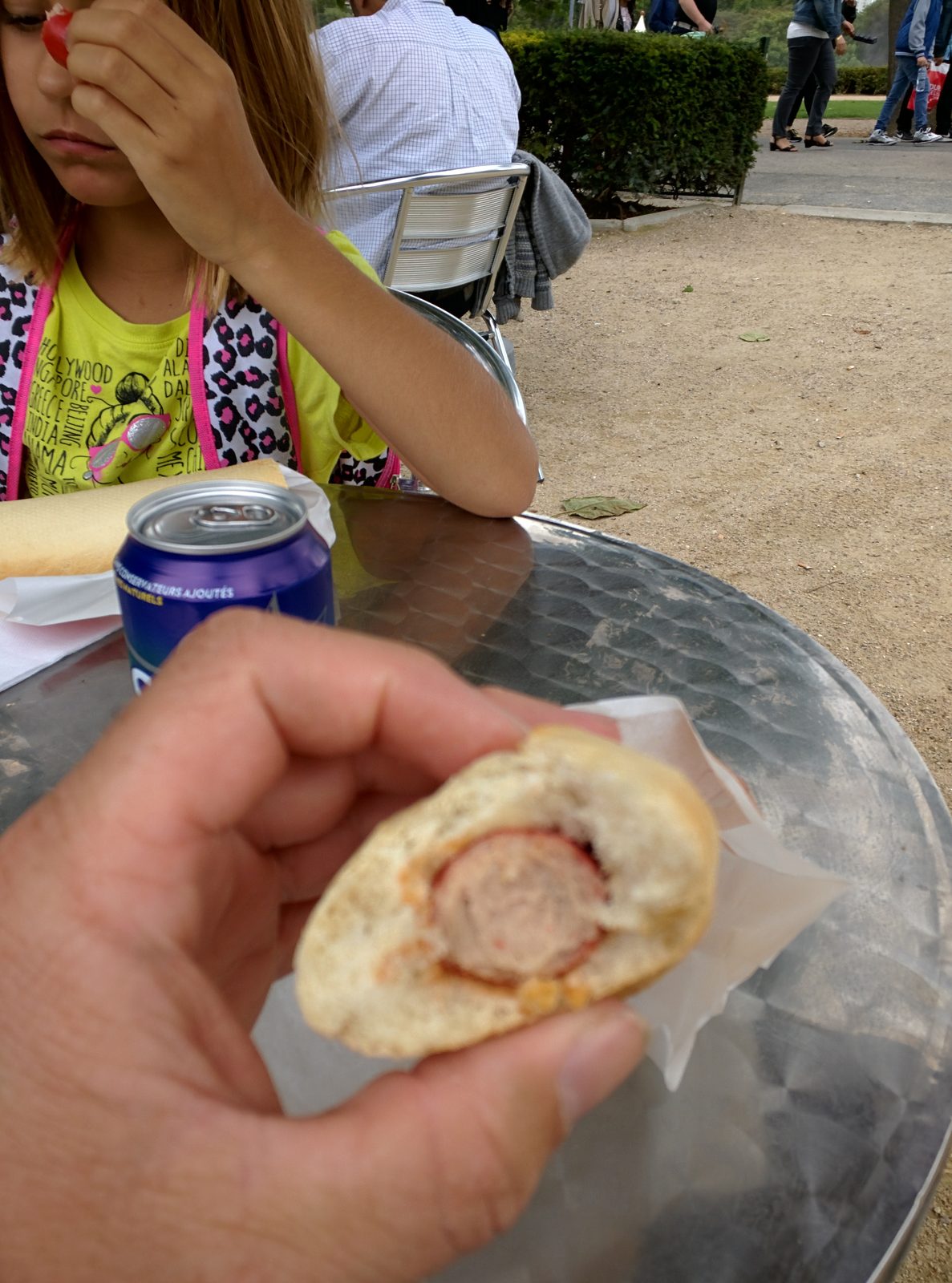 A hot dog with Lisa at Trocadéro