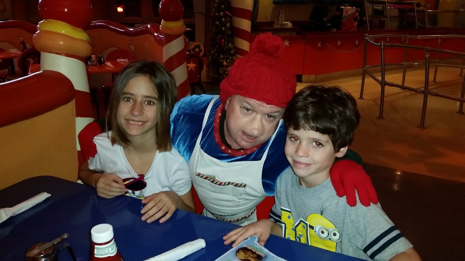 Lisa and Thomas share lunch with a Who from Whoville