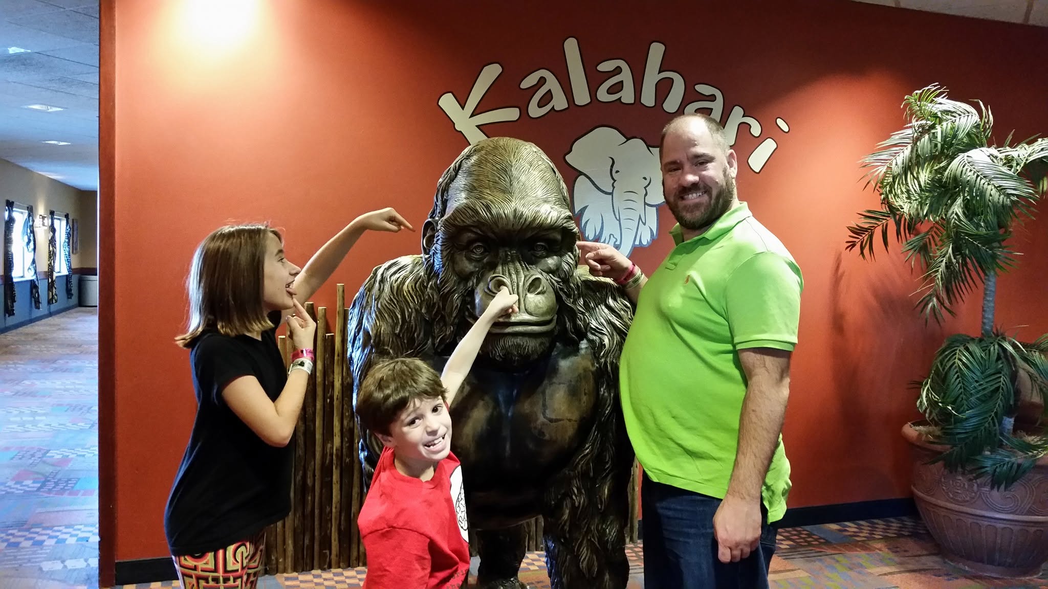 Lisa, Thomas and Michael with the gorilla in the Kalahari lobby