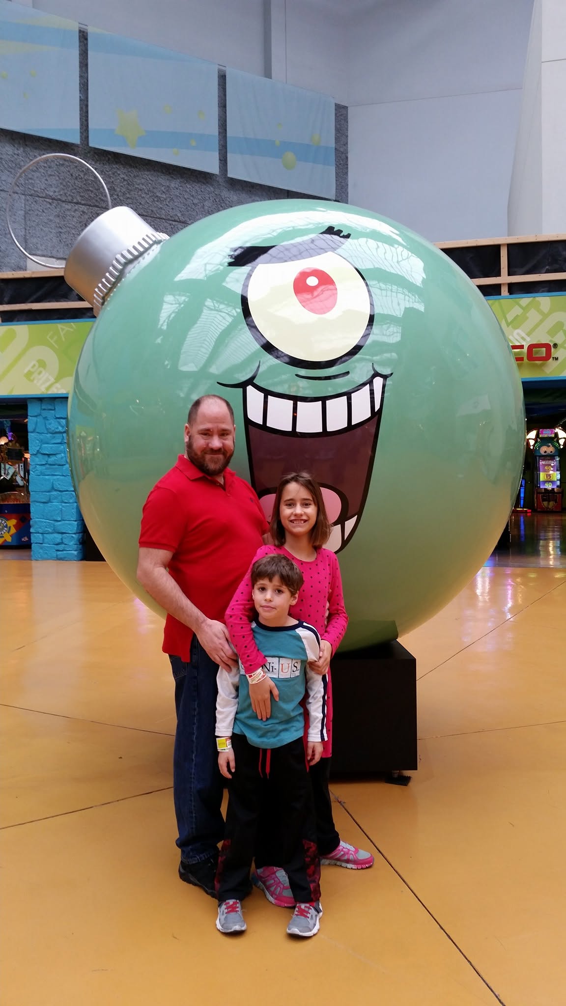 Michael, Thomas and Lisa with the Plankton ornament