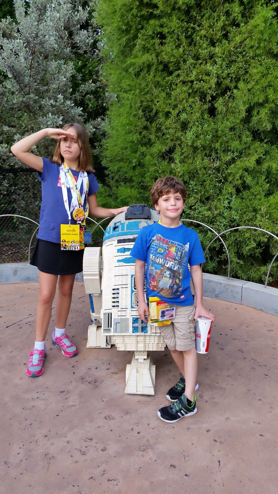 Lisa and Thomas with a LEGO R2-D2 at Legoland
