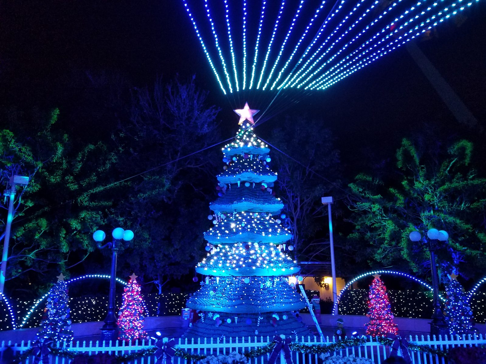 The lit LEGO Christmas tree at Legoland