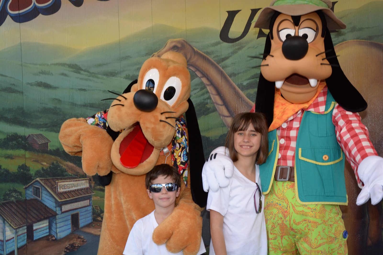 Pluto, Thomas, Lisa and Goofy in his DinoLand overalls in DinoLand USA