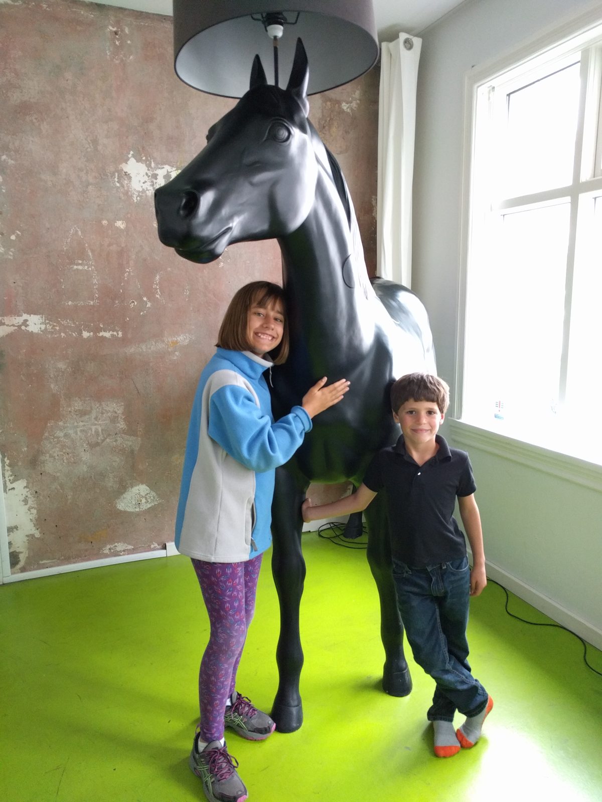 Lisa and Thomas make a new horse friend
