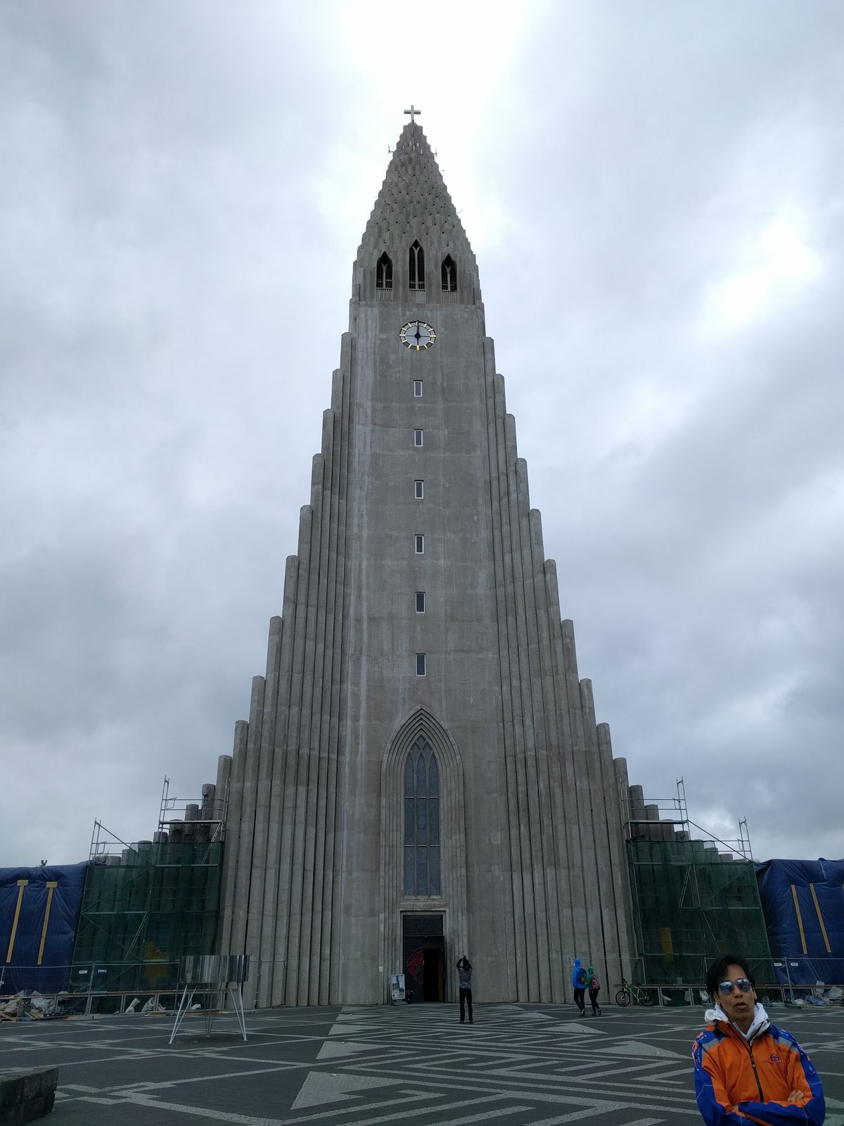 Hallgrímskirkja rising over the square