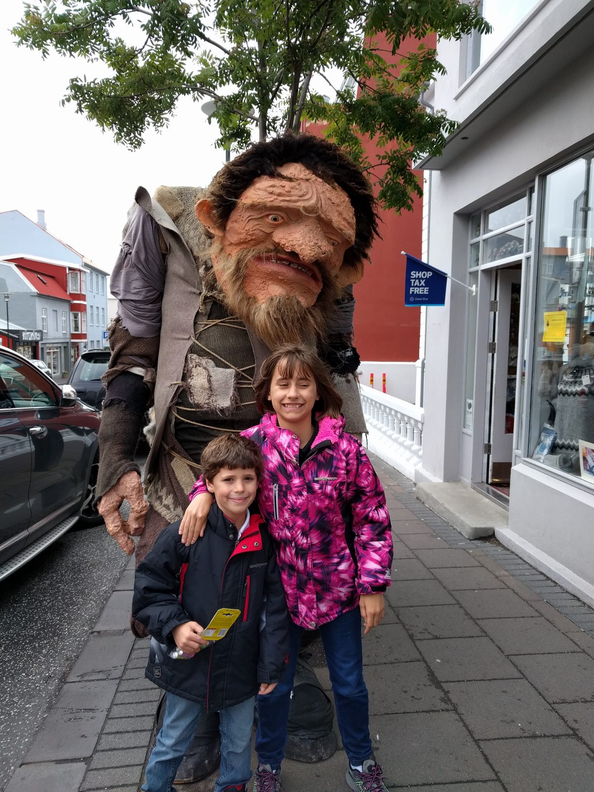 A troll stops Lisa and Thomas for photos