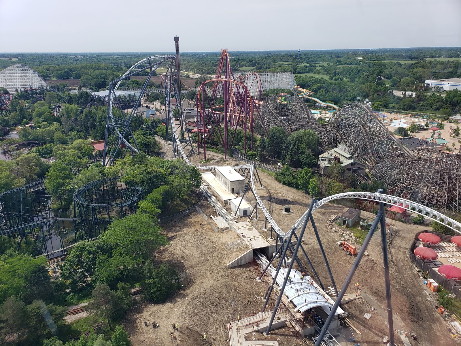Coaster tracks running out in every direction