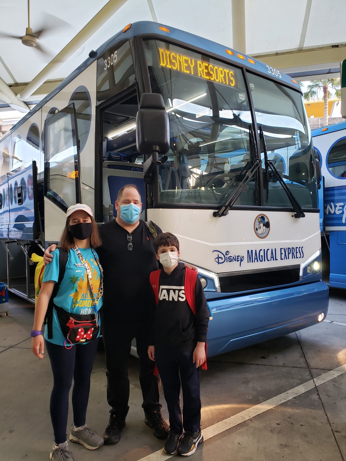Lisa, Thomas and me outside the Magical Express bus
