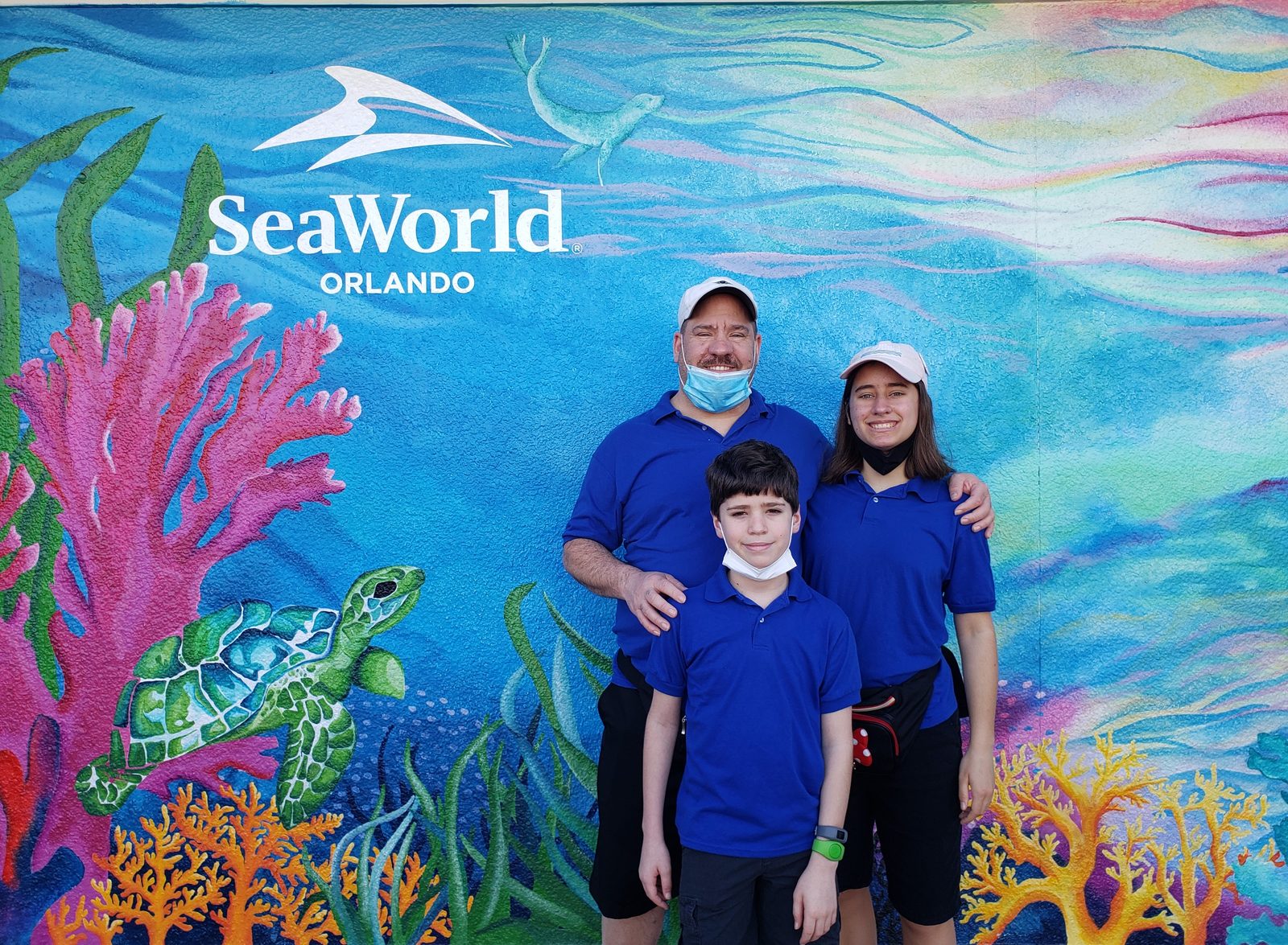 Lisa, Thomas and me at the SeaWorld entrance