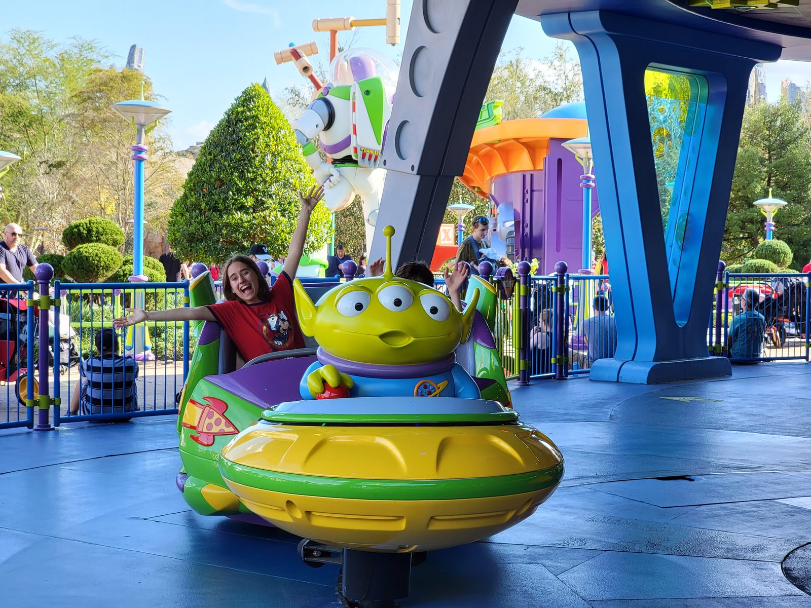 Lisa spinning on Alien Swirling Saucers