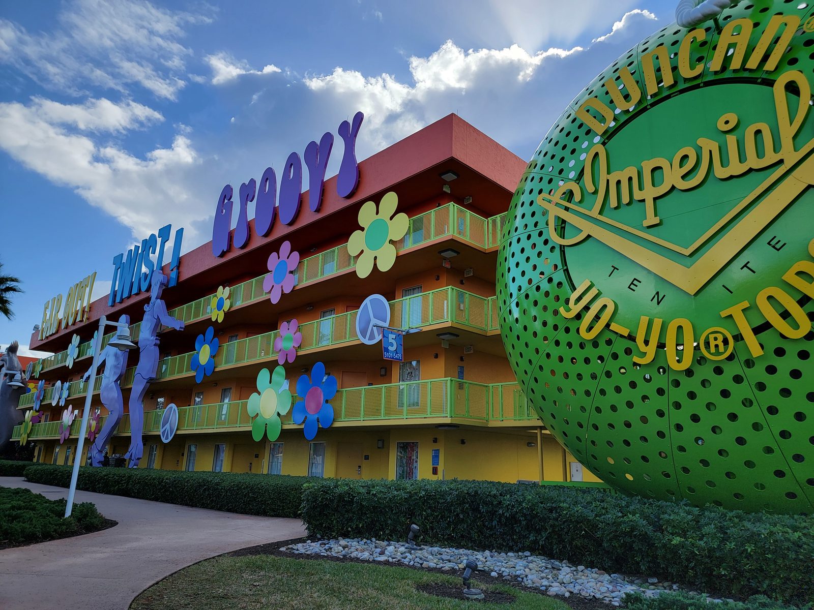 The giant yo-yo at Pop Century
