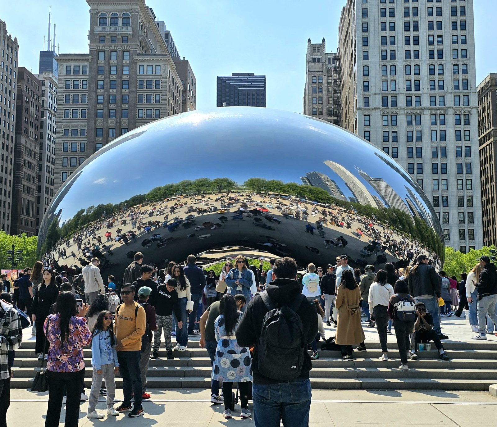 Cloud Gate, packed with visitors