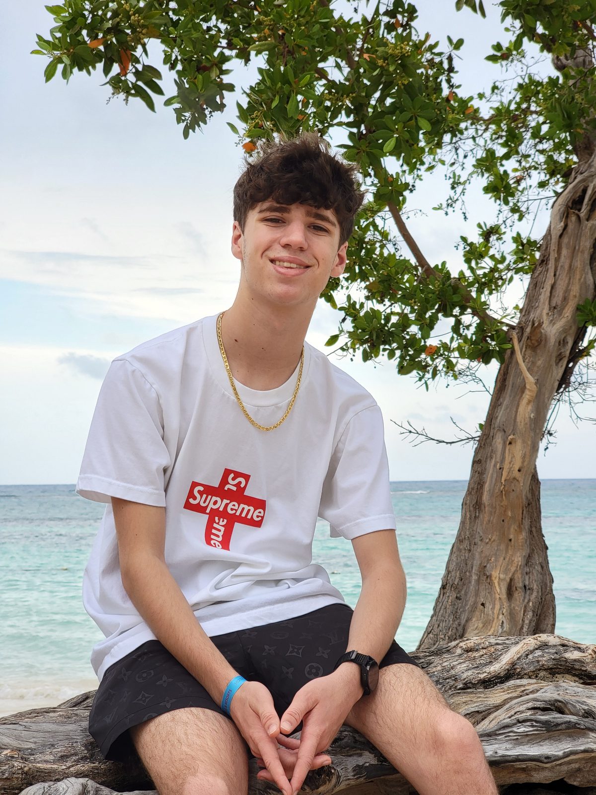 Thomas on the driftwood at the Riu beach