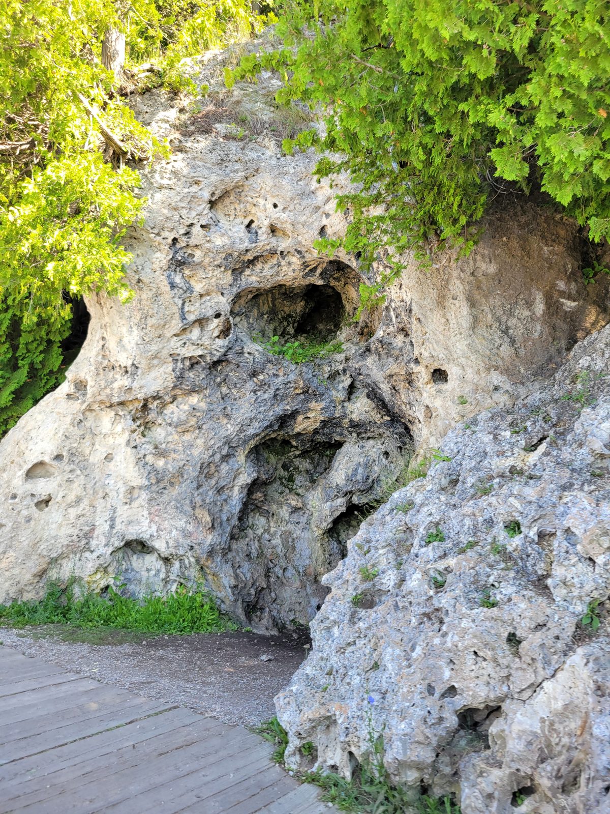 The trail out to Arch Rock