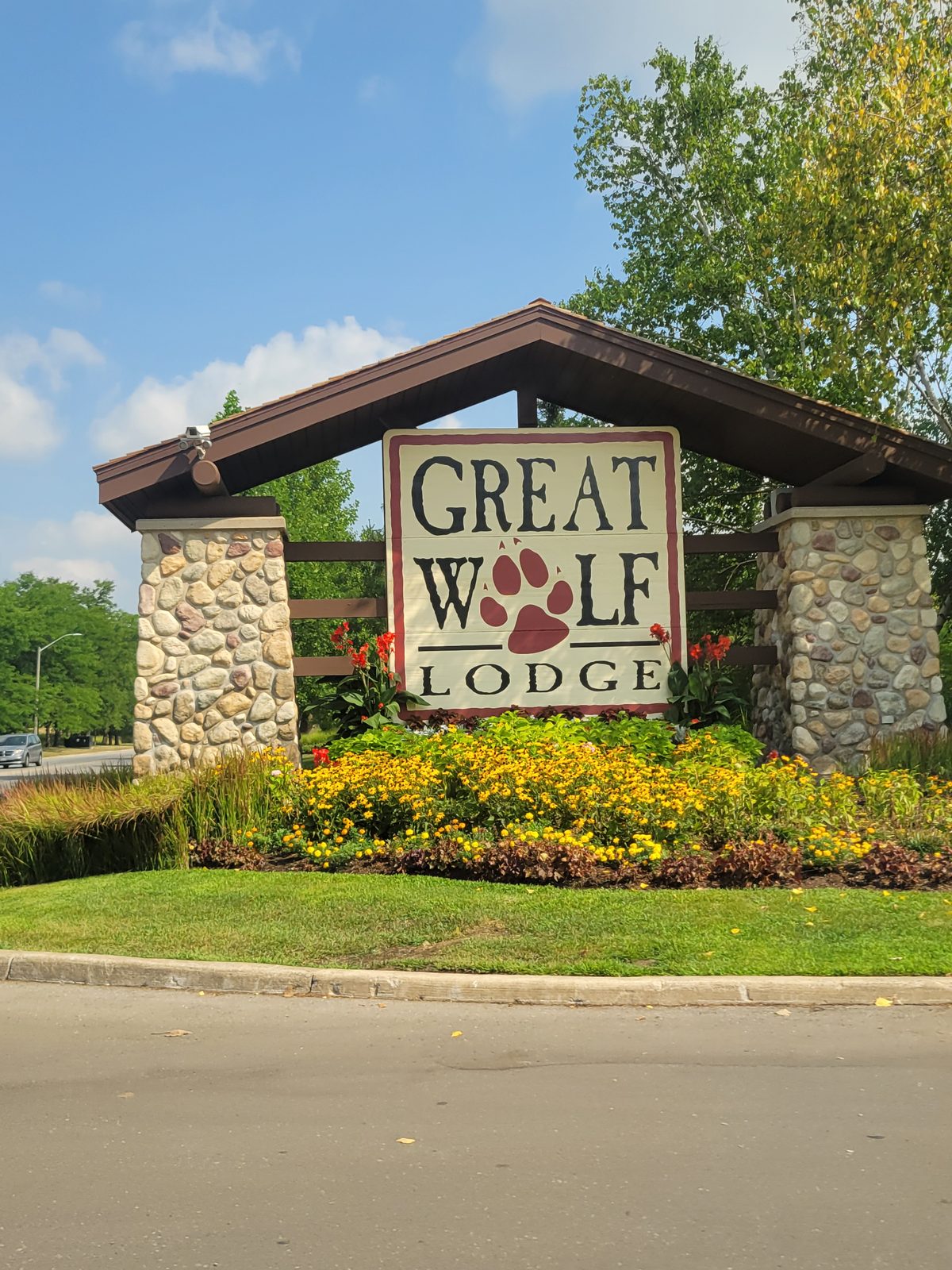 The Great Wolf Lodge sign