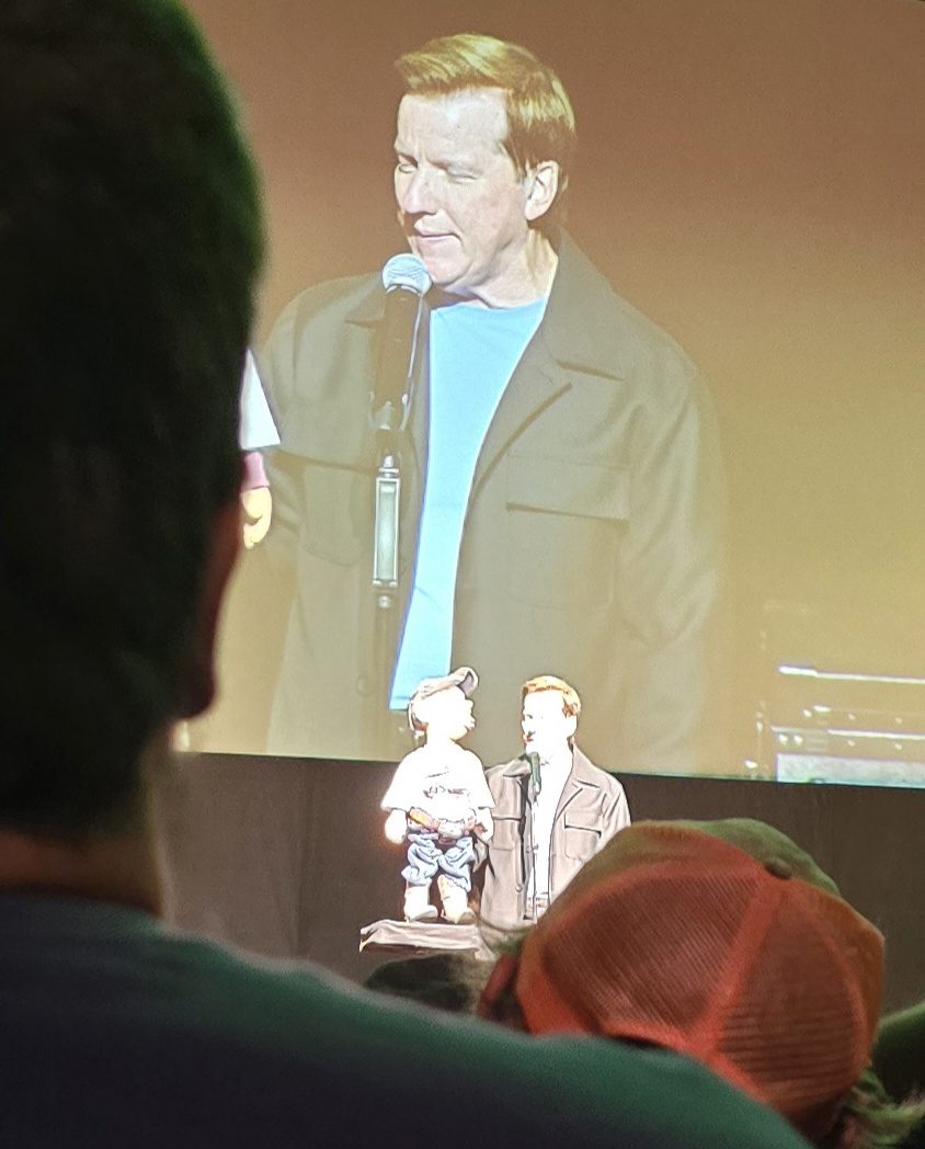 Jeff Dunham on the big screen as the show gets underway
