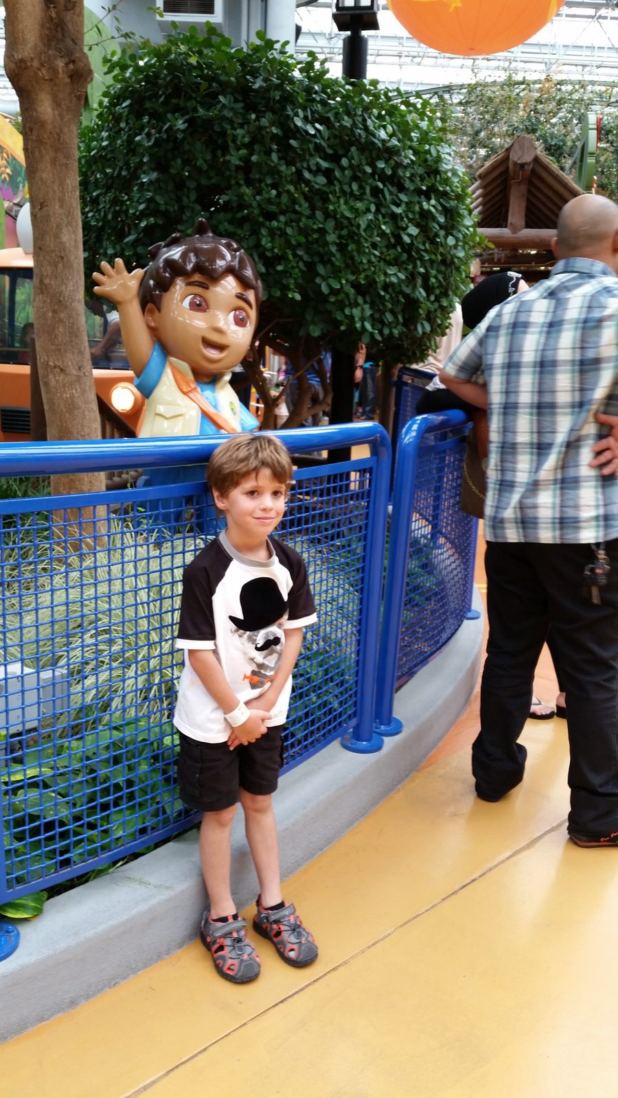 Thomas waves to a character