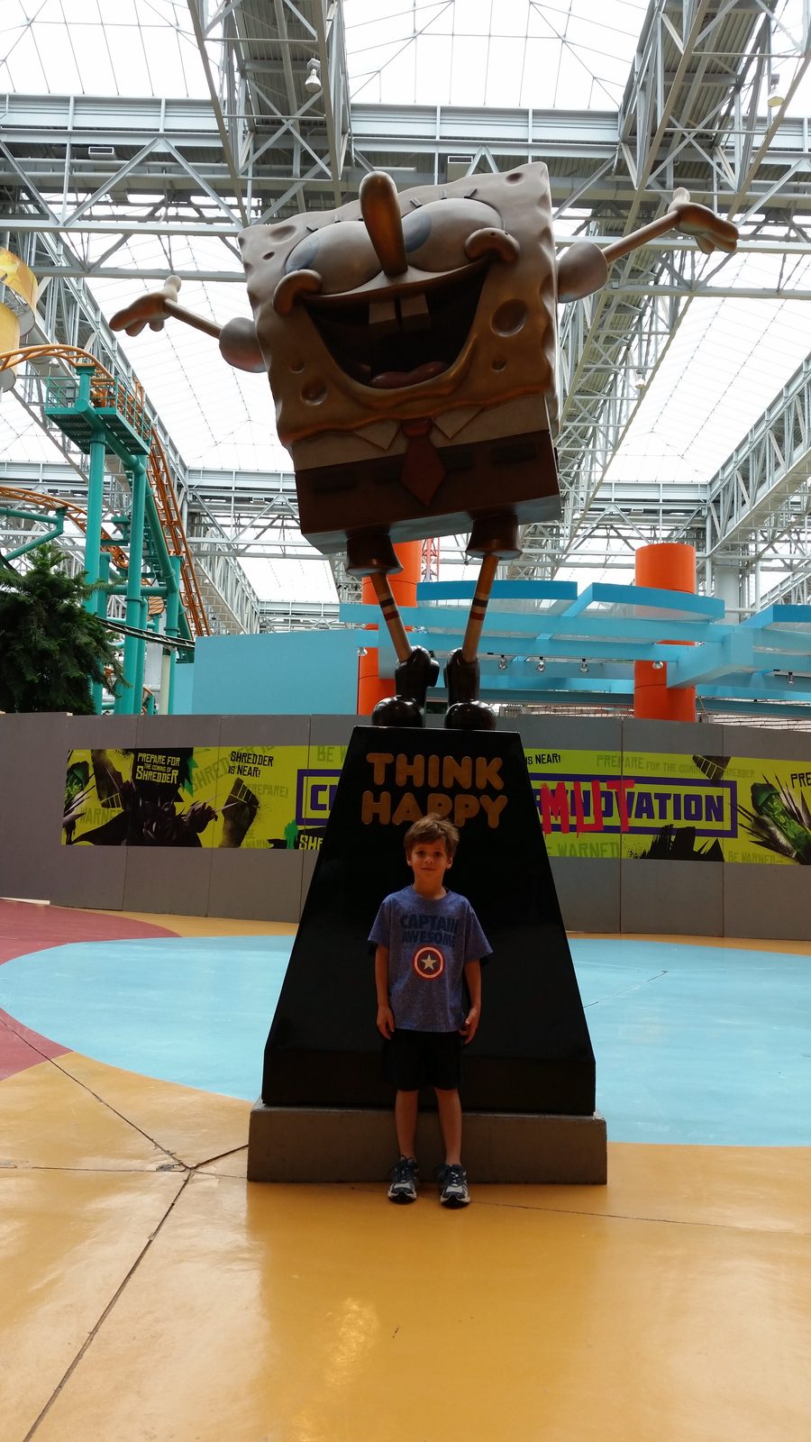 Thomas beneath the giant SpongeBob statue