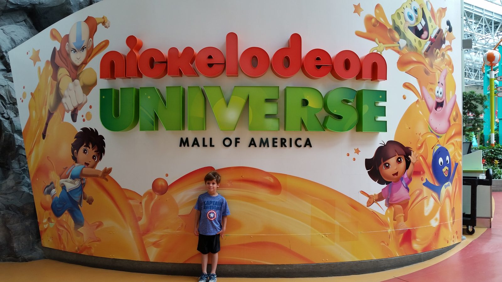 Thomas at the Nickelodeon Universe sign