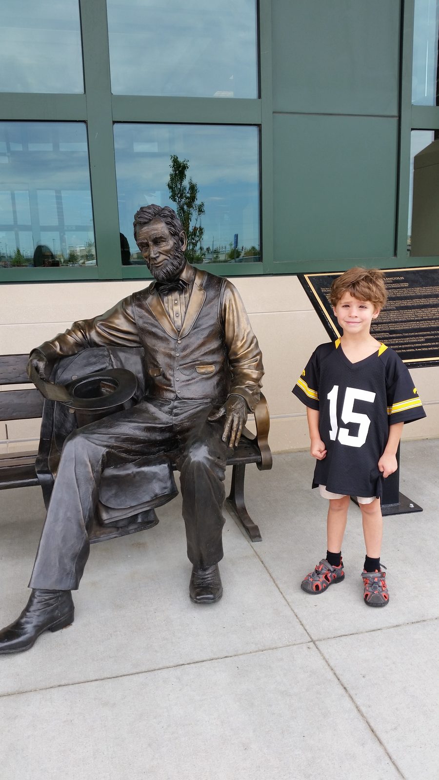 Thomas beside the Lincoln statue