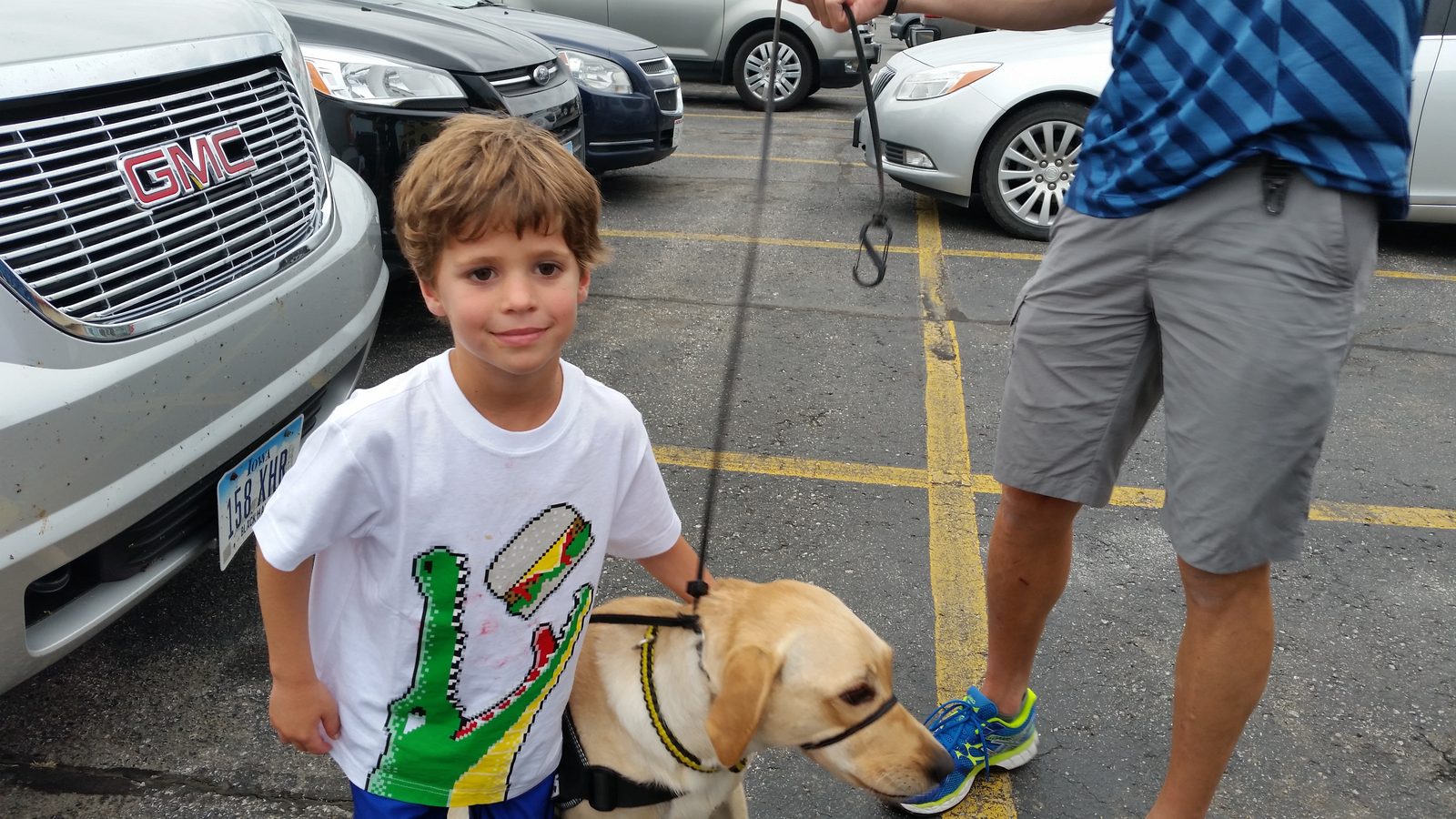 Thomas meets a service dog in the parking lot
