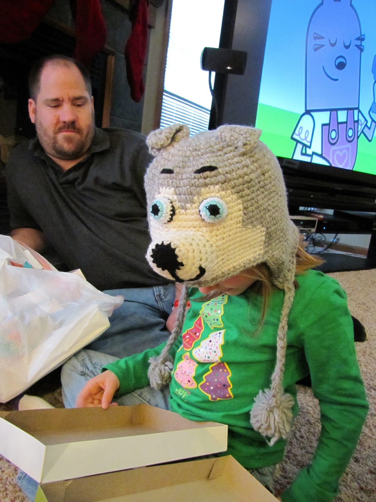Lisa tries on the bear-face knit hat