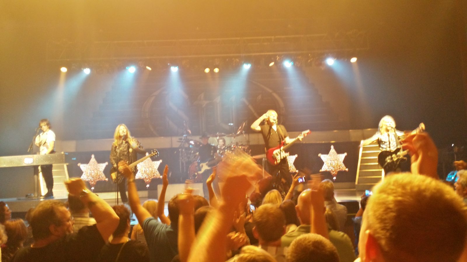The crowd cheering for Styx