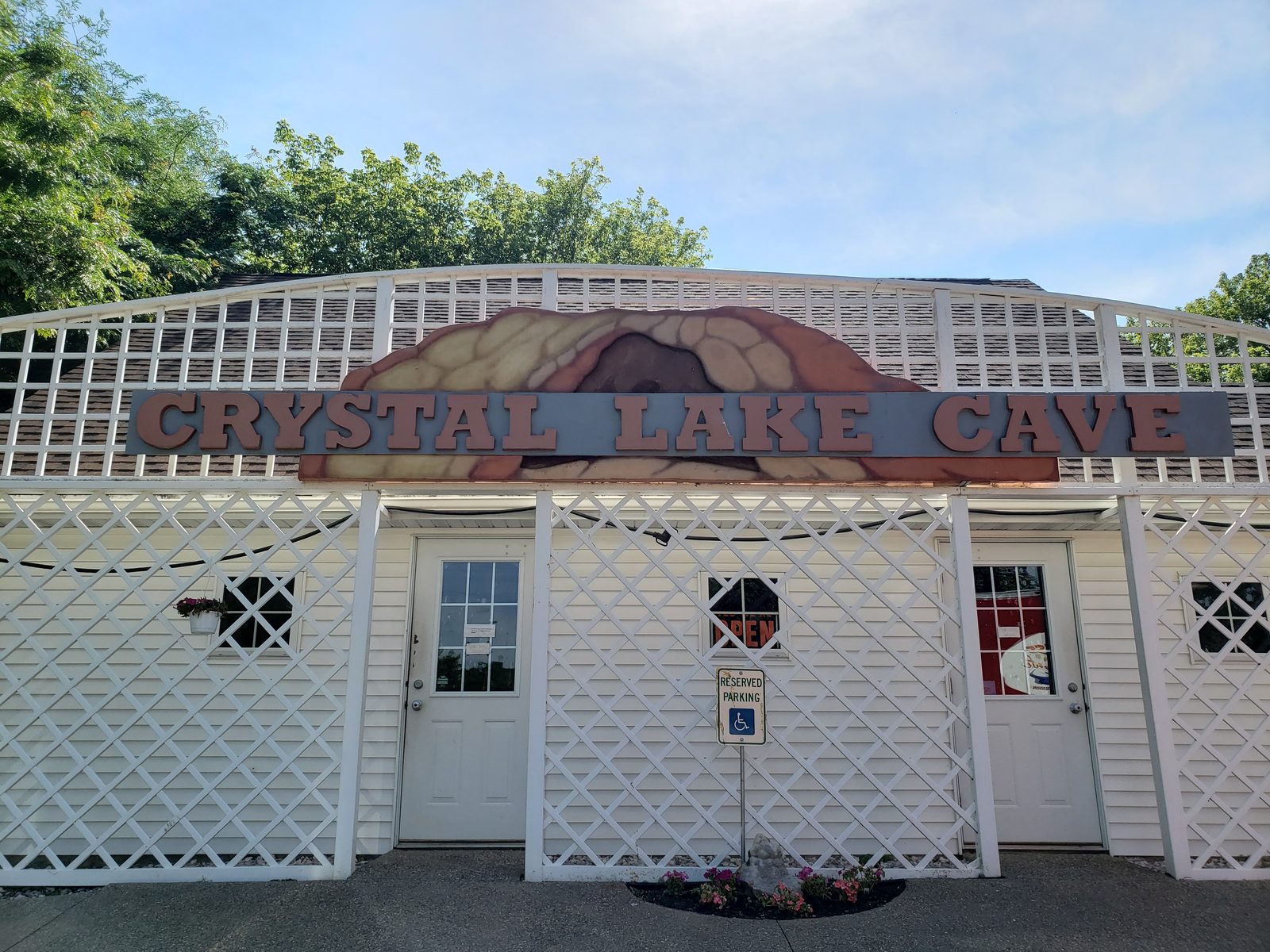 Crystal Lake Cave's entrance