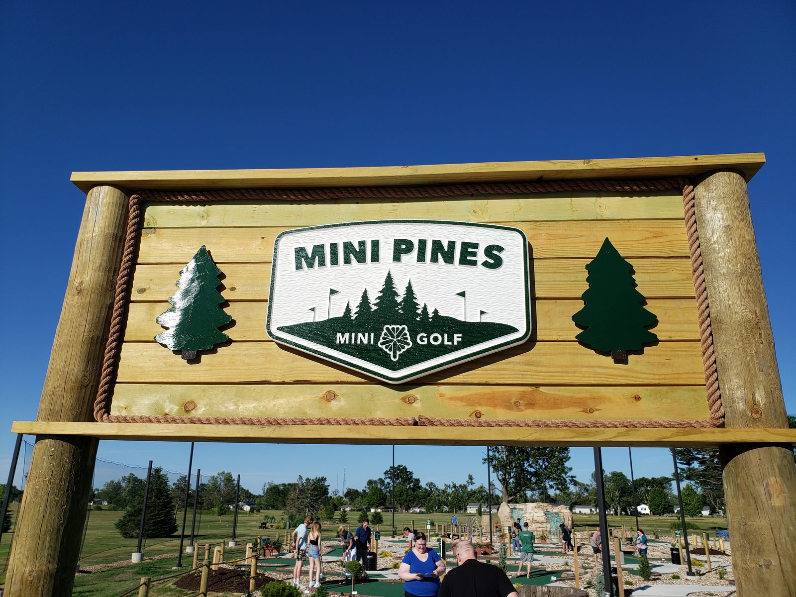 Mini Pines Mini Golf